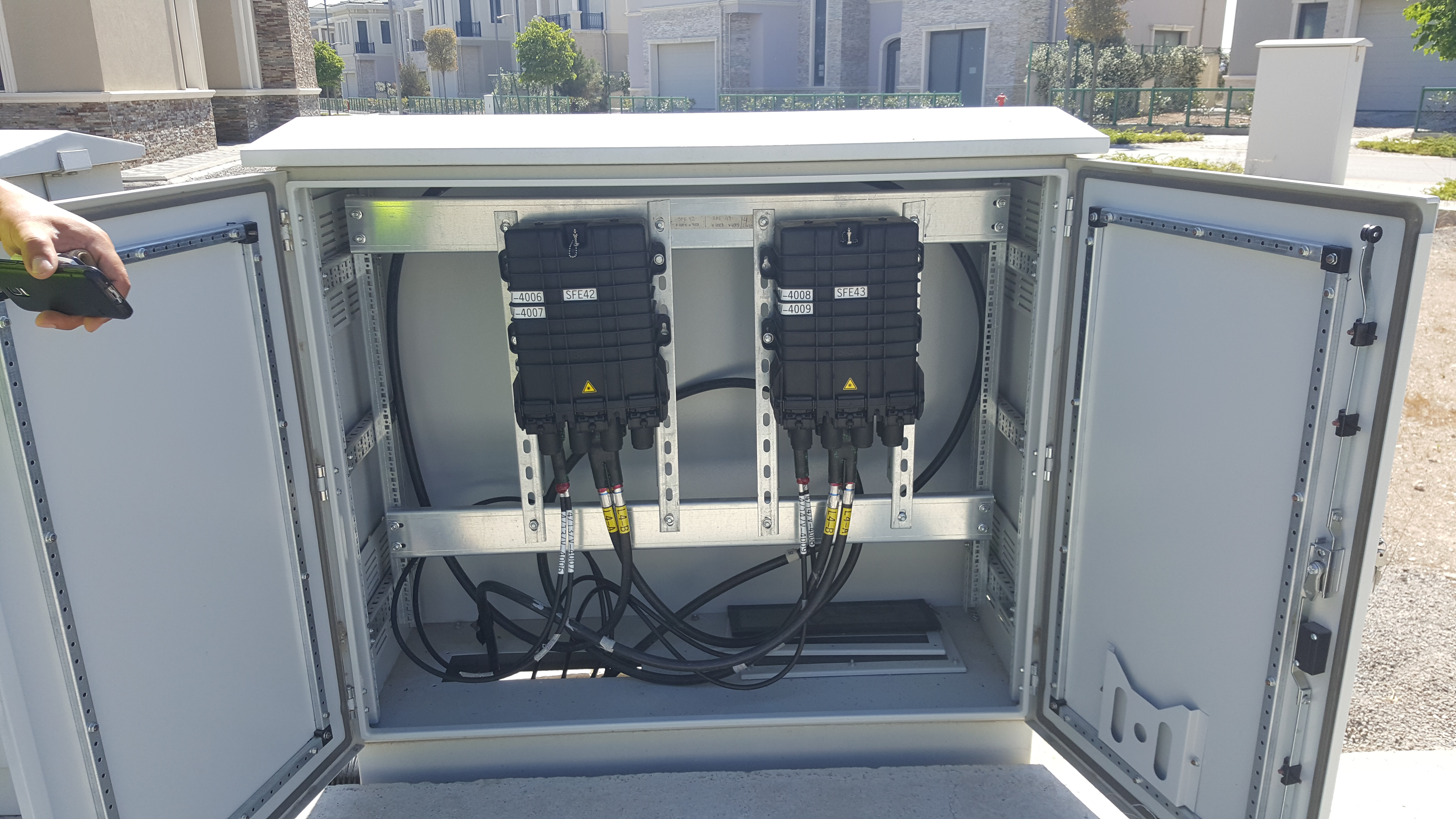 Data centre racks, patching and server room infrastructure